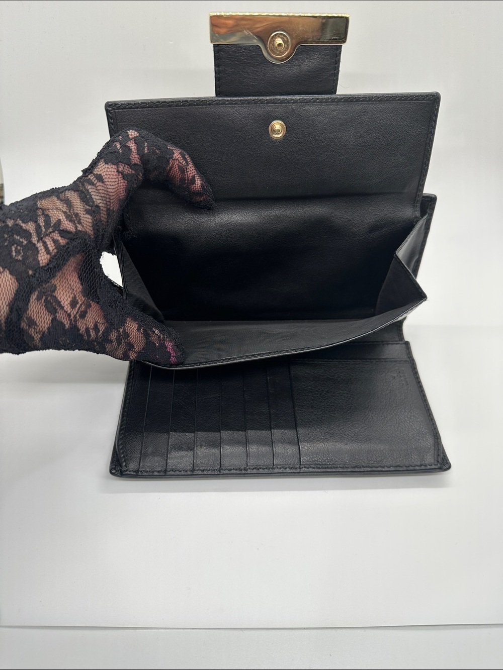 Gucci - GG Supreme Continental Wallet - Picture 6 of 15